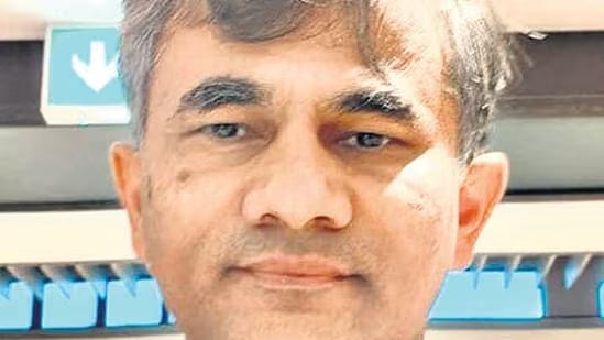`அதிர்ச்சியிலிருந்து மீளவில்லை - மோடி குறித்து கேள்வி; இங்கிலாந்து டாக்டருக்கு நிகழ்ந்தது என்ன?