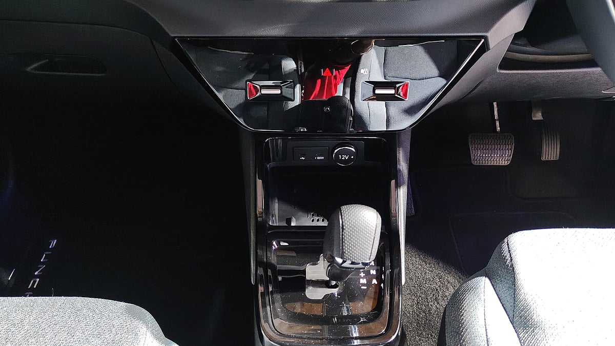 Tata Punch Command Max: அட்டகாச லுக்; ஸ்மார்ட் இன்டீரியர்! | Launch Photo Album