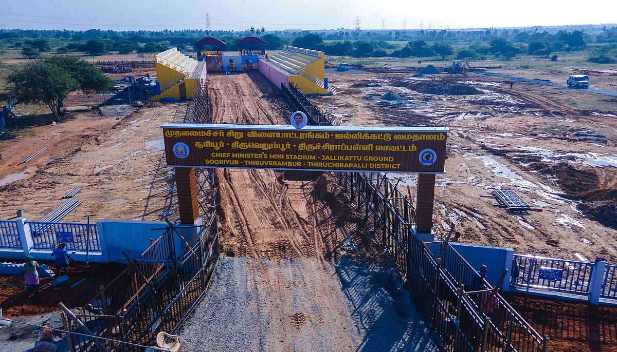 திருச்சி:-சூரியூரில்-புதிதாக-கட்டப்பட்டுள்ள-ஜல்லிக்கட்டு-மைதானம்-–-புகைப்பட-தொகுப்பு!