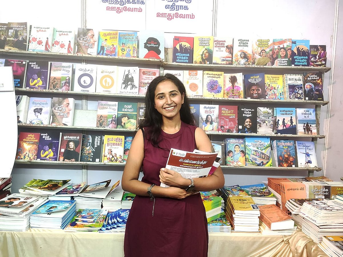 Chennai-Book-Fair:-`இந்தப்-புரிதலை-எனக்குக்-கொடுத்தது-வாசிப்புதான்..!---ஆர்.ஜே.,-ஆனந்தி
