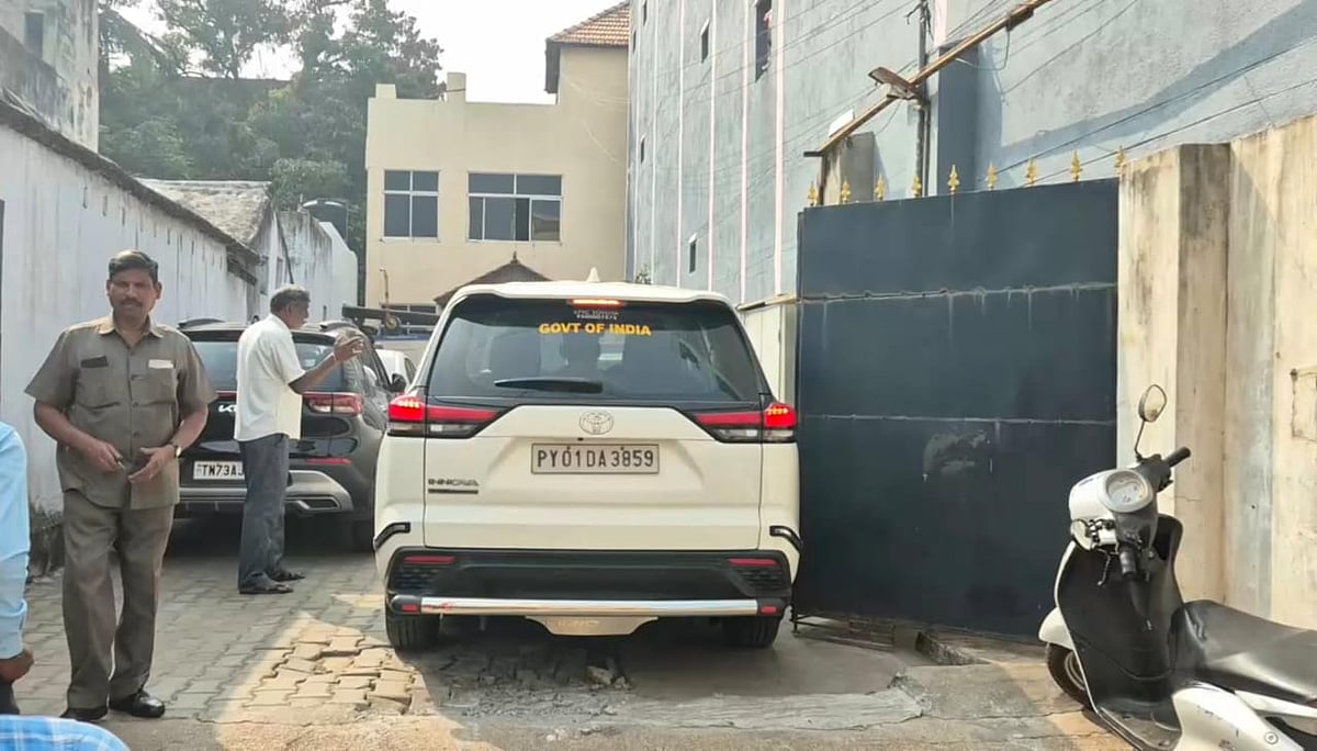 வேலூர் CMC மருத்துவர் வீட்டில் ED ரெய்டு - சட்டவிரோதப் பணப்பரிமாற்றத்தில் தொடர்பா?