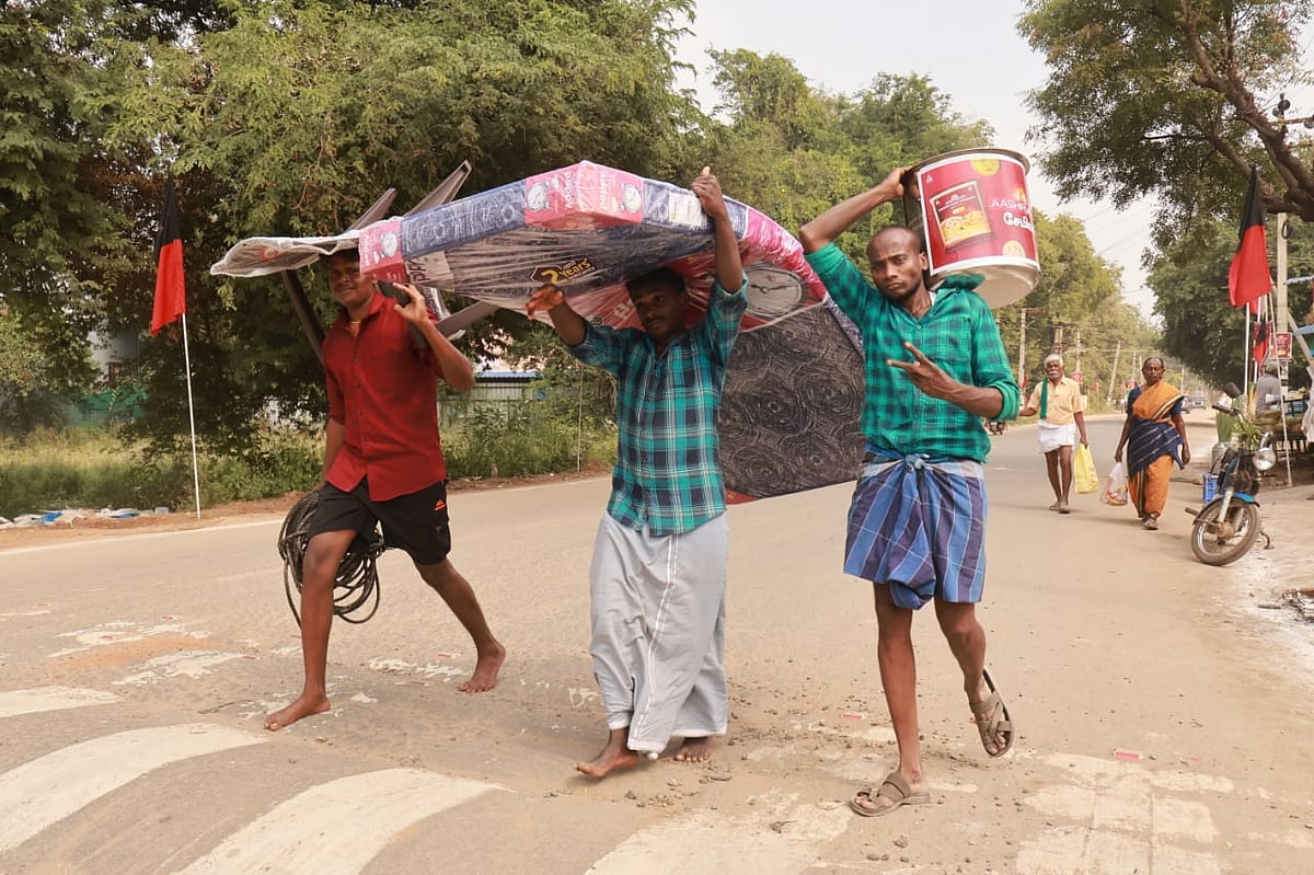 `எல்லா வயதினருக்கும் ஒரே உற்சாகம் - ஜல்லிக்கட்டு களத்தை சுற்றி நடந்த சுவாரஸ்ய சம்பவங்கள்! | Photo