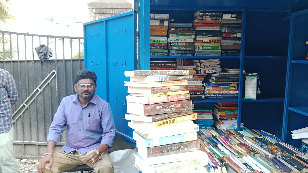 சாலையோர புத்தக கடைகள்