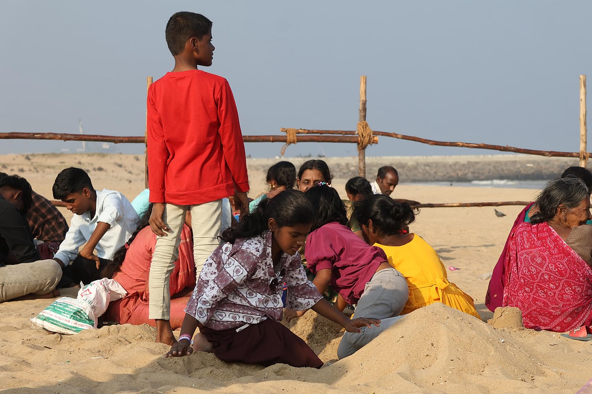 காணும் பொங்கல்:  மெரினா கடற்கரையில் குவிந்த மக்கள் -  Photo Album