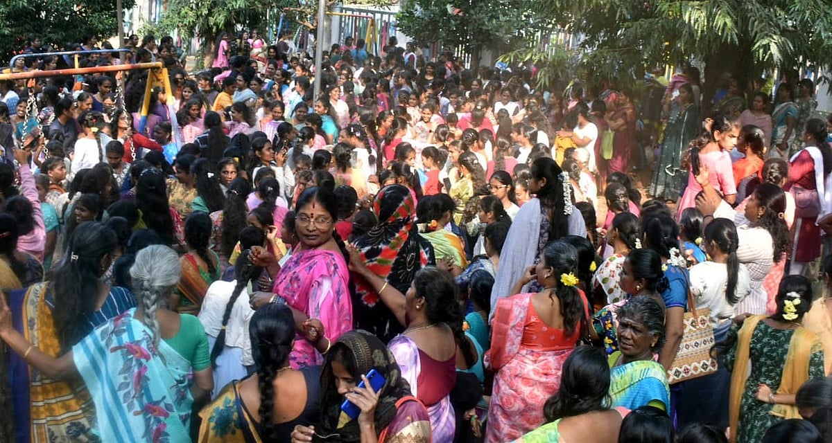ஈரோடு: `மகளிர் மட்டும் - வ.உ.சி பூங்காவில் காணும் பொங்கல் கொண்டாட்டம்! - Album