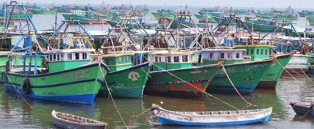 ராமேஸ்வரம் துறைமுகத்தில் மீன்பிடி படகுகள்