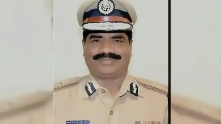 `8 ஆண்டுகளுக்கு முன் அலுவலகத்தில் பெண்ணுடன் கர்நாடக டிஜிபி ஆபாச செயல்; அதிர்ச்சி வீடியோ, சஸ்பெண்ட்