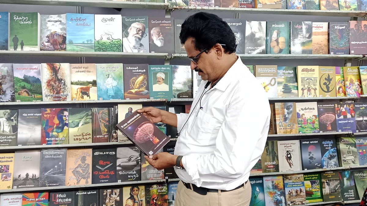 `யார் சார் இப்ப ரேடியோ கேக்குறாங்க? - `வானொலி புத்தகங்களை பரிந்துரைக்கும் தங்க.ஜெயசக்திவேல்
