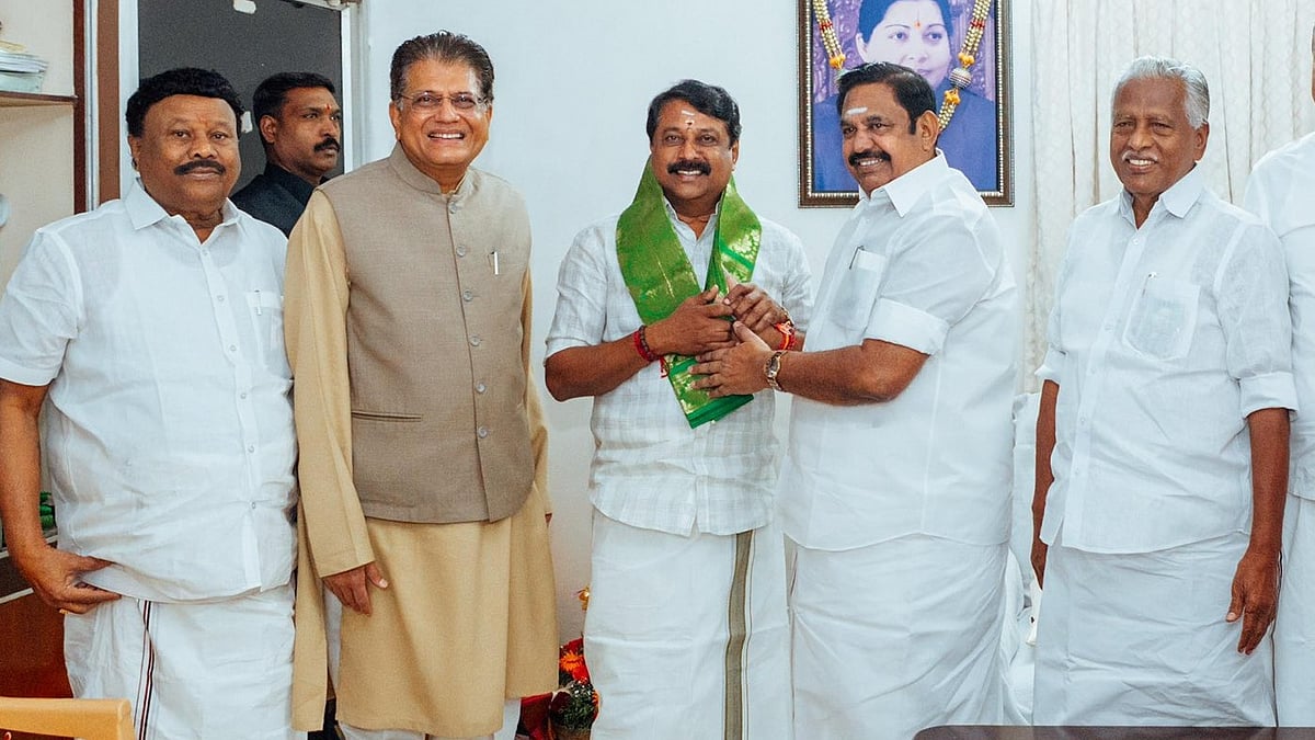 எடப்பாடி இல்லத்தில் பாஜக தலைவர்கள்