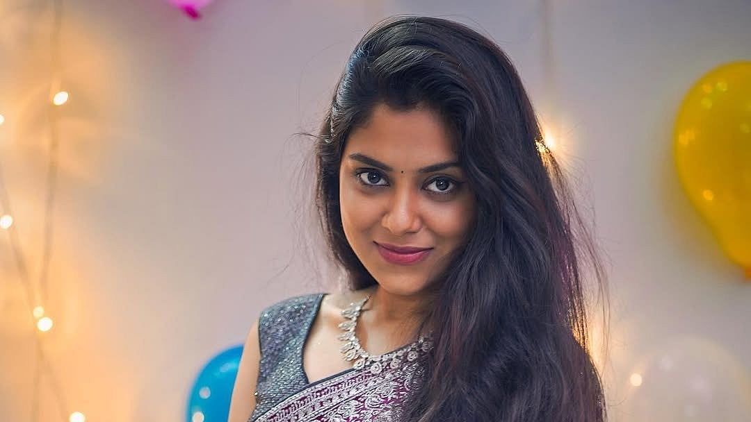 துலாபாரத்தில் நாய்: நடிகையின் செயலால் வைரலான வீடியோ; பக்தர்கள் கண்டனம் - நடிகையின் விளக்கம் என்ன?