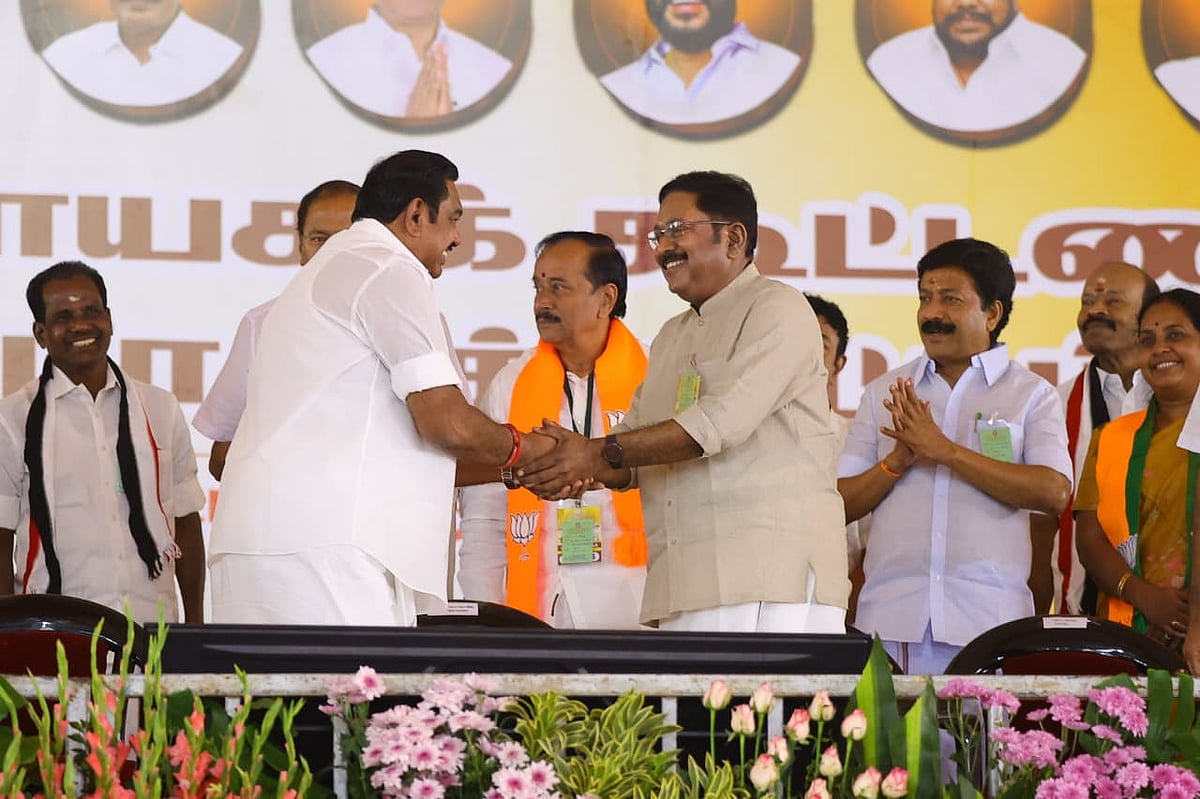 எடப்பாடி---டிடிவி---அண்ணாமலை;-மனக்கசப்புகள்-மறந்து-மேடையேறி-கரம்கோர்த்த-NDA-தலைவர்கள்!---Photo-Album