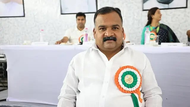 சொந்த நாட்டு மாணவர்களுடனேயே ஆரோக்கியமாக விவாதிக்க முடியாத ஒரு கட்சியிடம்.! - மாணிக்கம் தாகூர்