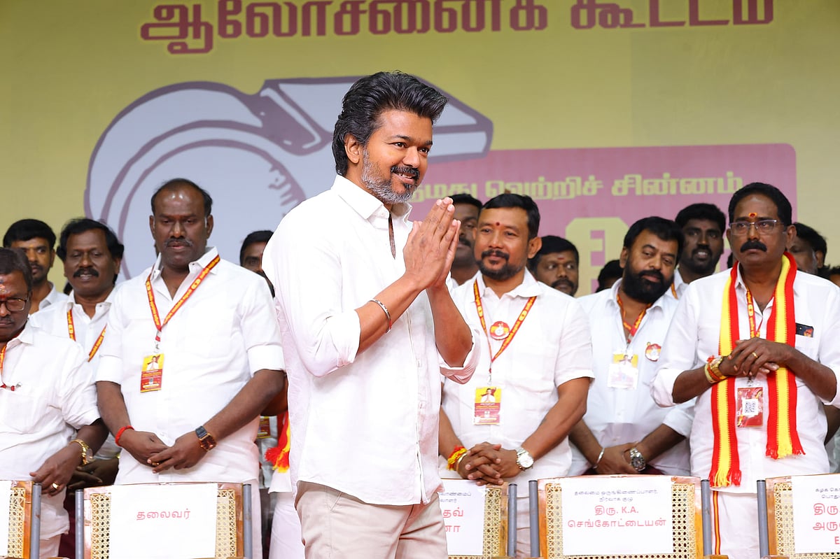 TVK-:-விசில்-சின்னத்தை-கொடுத்த-அதிகாரியே-விஜய்-ரசிகர்தான்!---அடேங்கப்பா-ஆதவ்!