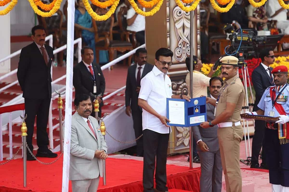 விவசாயி-வீரமணி,-ஓட்டுநர்-சங்கர்,-டாப்-காவல்-நிலையம்.!---குடியரசு-தினத்தில்-வழங்கப்பட&#