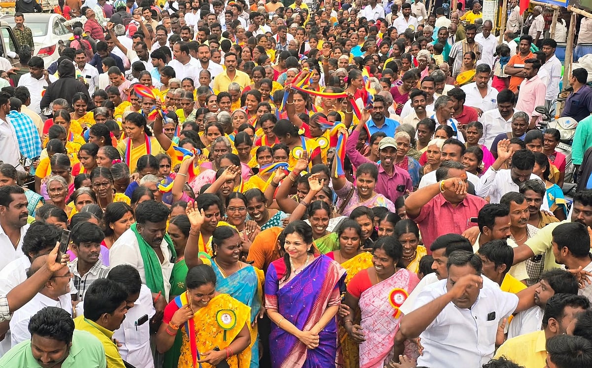 தமிழக-அரசு-ரூ.-3000-கொடுத்துவிட்டு-ரூ.-850-கோடியை-TASMAC-மூலம்-பெற்றுக்கொண்டது---சௌமியா-அன்புமணி