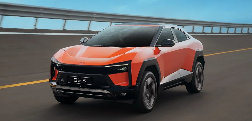 குபுகுபுவென-எரிந்த-மஹிந்திரா-கார்---என்னது,-பேட்டரி-காரணம்-இல்லையா?-டிரைவிங்-ஸ்டைல்தான்-காரணமா?