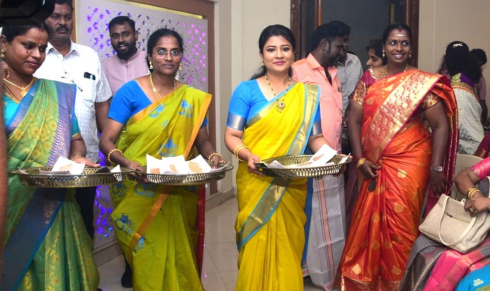 புதுச்சேரி:-480-பாரம்பர்ய-நெல்-ரகங்களுடன்-சீர்வரிசை;-விழிப்புணர்வு-விழாவான-மஞ்சள்-நீராட்டு-விழா!