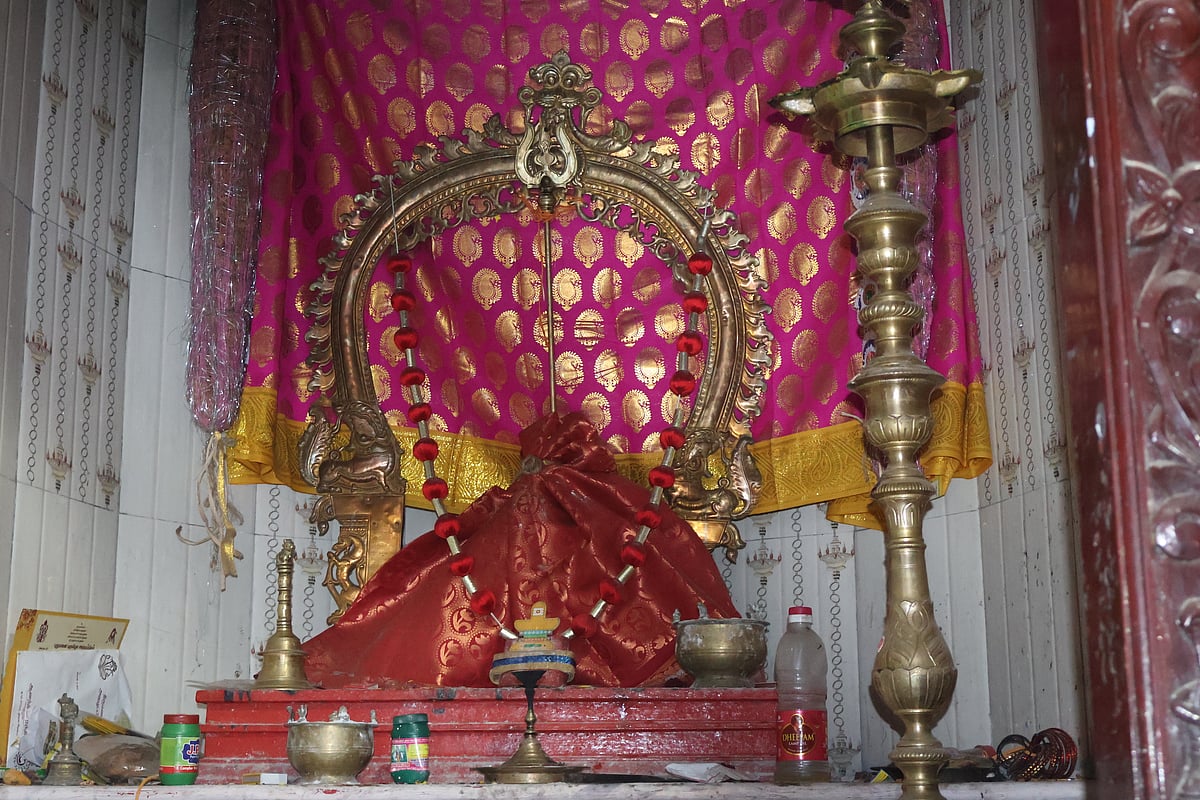 ஆங்காரிகளின் கதை 03 : அண்ணன்களால் அடித்துக்கொல்லப்பட்ட பொண்ணு - முத்தாரம்மன் தெய்வமான கதை!