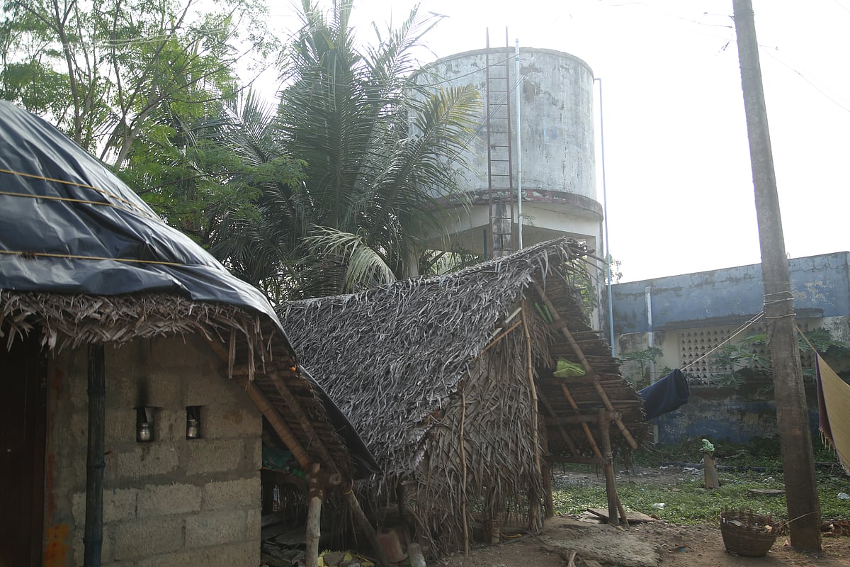 திருவாரூர்:-சிதிலமடைந்த-குடிநீர்-தொட்டி,-அங்கன்வாடி-கட்டடம்;-அலட்சிய-அதிகாரிகள்..-அச்சத்தில்-மக்கள்!