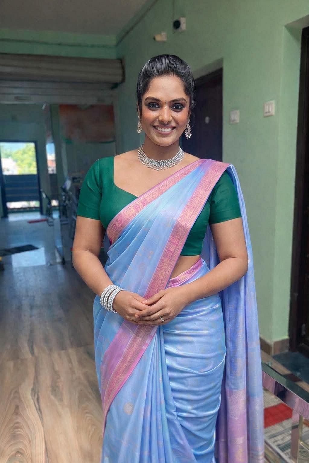 போலீஸ் புகாருக்குப் பிறகும் தொடர்ந்த ஆபாச மெசேஜ்கள்; தொந்தரவு செய்தவரை தேடிப் பிடித்த சீரியல் நடிகை!