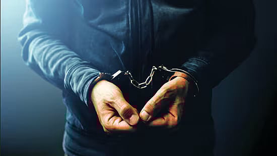 `400-மீட்டர்-பயணத்துக்கு-ரூ.18,000---அமெரிக்க-பெண்-சுற்றுலா-பயணியை-ஏமாற்றிய-மும்பை-டாக்சி-டி