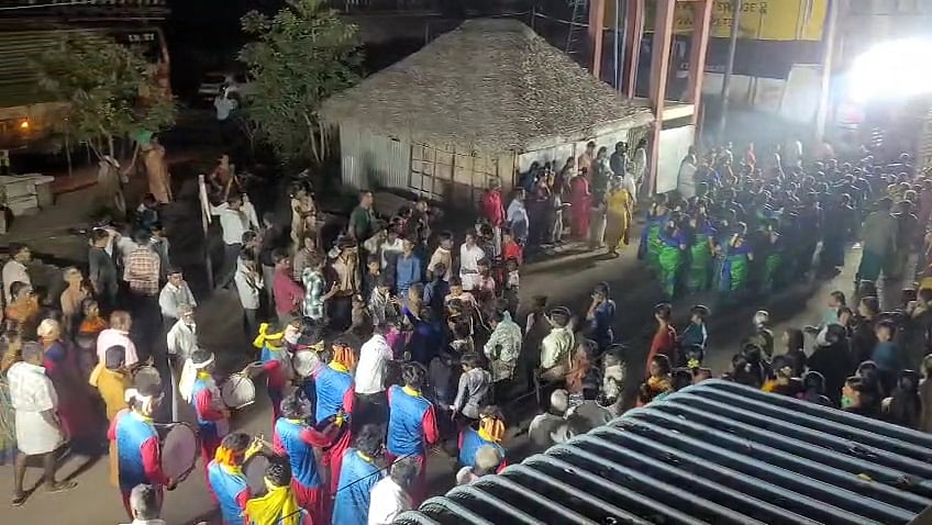 திண்டுக்கல்: 100 ஆண்டு பழமையான தாடிக்கொம்பு பழனி ஆண்டவர் கோவில்; தைப்பூசத் தேரோட்டம் | Photo Album