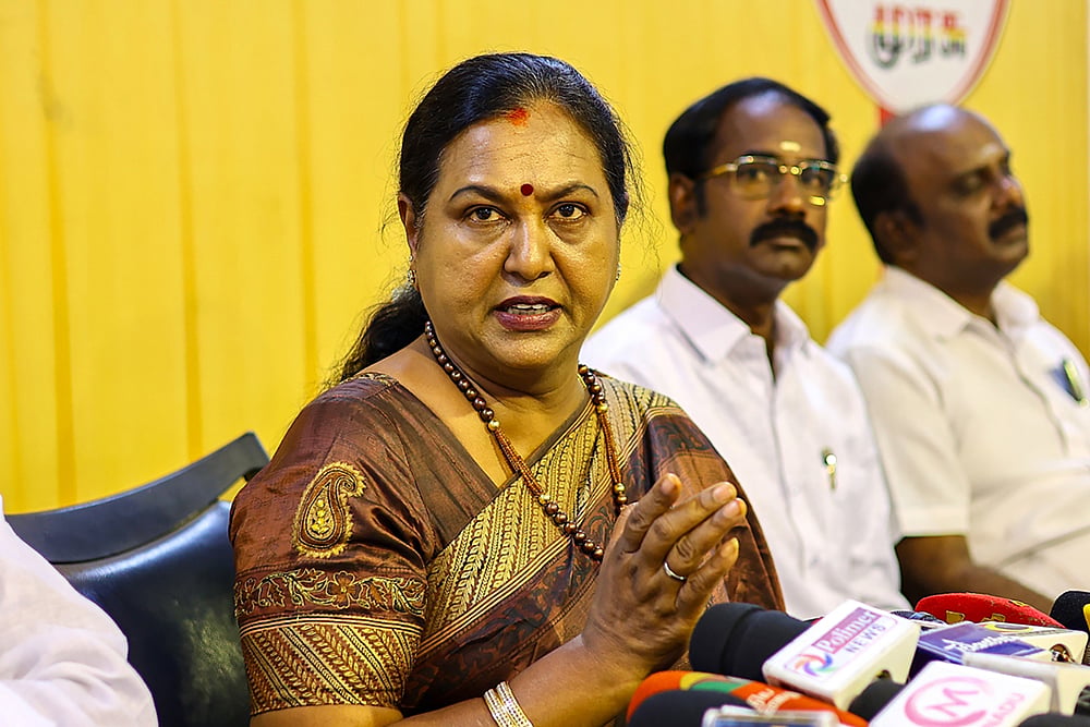 ஏன், கார் வாங்கும் தகுதி கேப்டன் குடும்பத்திற்கு இல்லையா? - பிரேமலதா விஜயகாந்த் காட்டம்