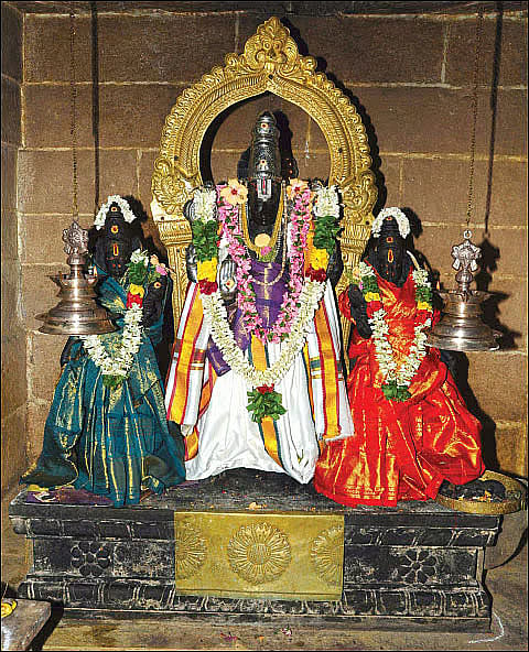 திருப்பூர் மாவட்டம், கொடுவாய் ஸ்ரீ விண்ணளந்த பெருமாள்: நாக தோஷம் தீர்க்கும் கருடர்; வர ஹஸ்த அனுமன்!