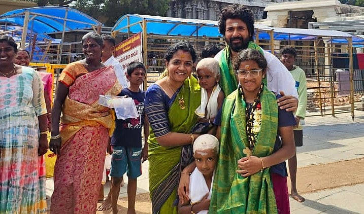 திருச்செந்தூரில் சிவகார்த்திகேயன்.... 