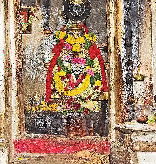 கோவை-மாவட்டம்,-ஊதிமலை-உத்தண்ட-வேலாயுத-சுவாமி:-தங்கம்-வாங்கும்-யோகம்-அருளும்-சித்தர்-கோயில்!