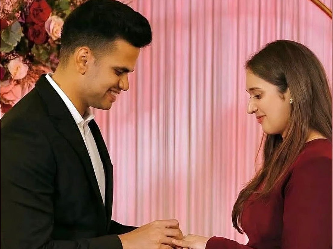 அர்ஜுன் டெண்டுல்கர் - சானியா சந்தோக் 