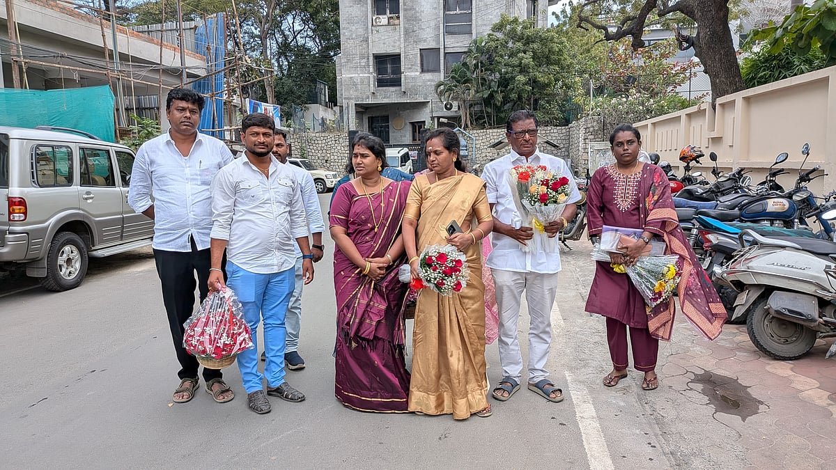 சசிகலா ஆதரவாளர்கள்