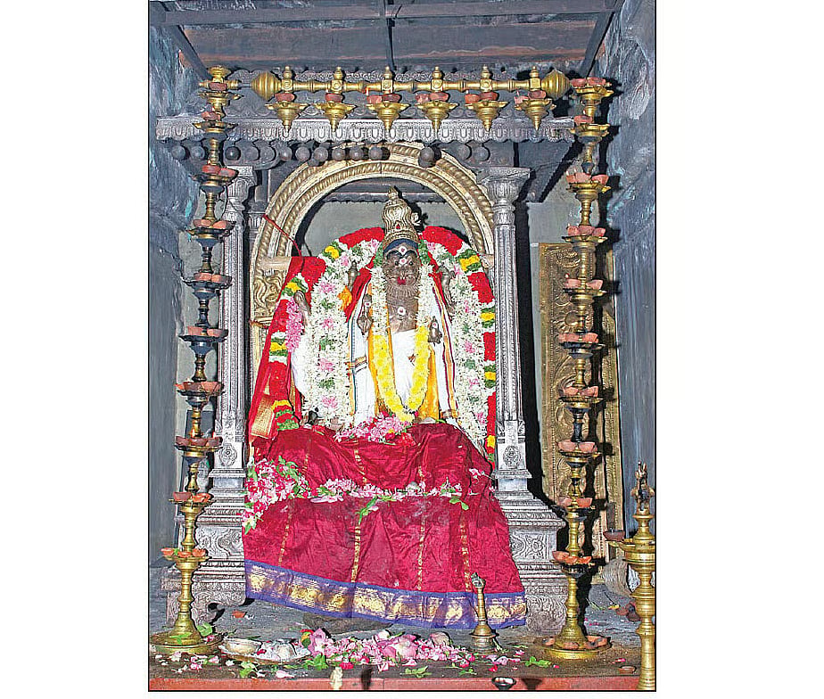 திருபுவனம் சரபேஸ்வரர் கோயில் கொடிமரம் சாய்ந்தது அபசகுனமா? - கோயில் நிர்வாகம் சொல்வது என்ன?