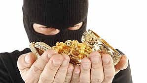 கேரளாவில்-வீடு-புகுந்து-50-சவரன்-தங்கநகைகள்-கொள்ளை;-நெல்லை-இளைஞர்கள்-சிக்கியது-எப்படி?!