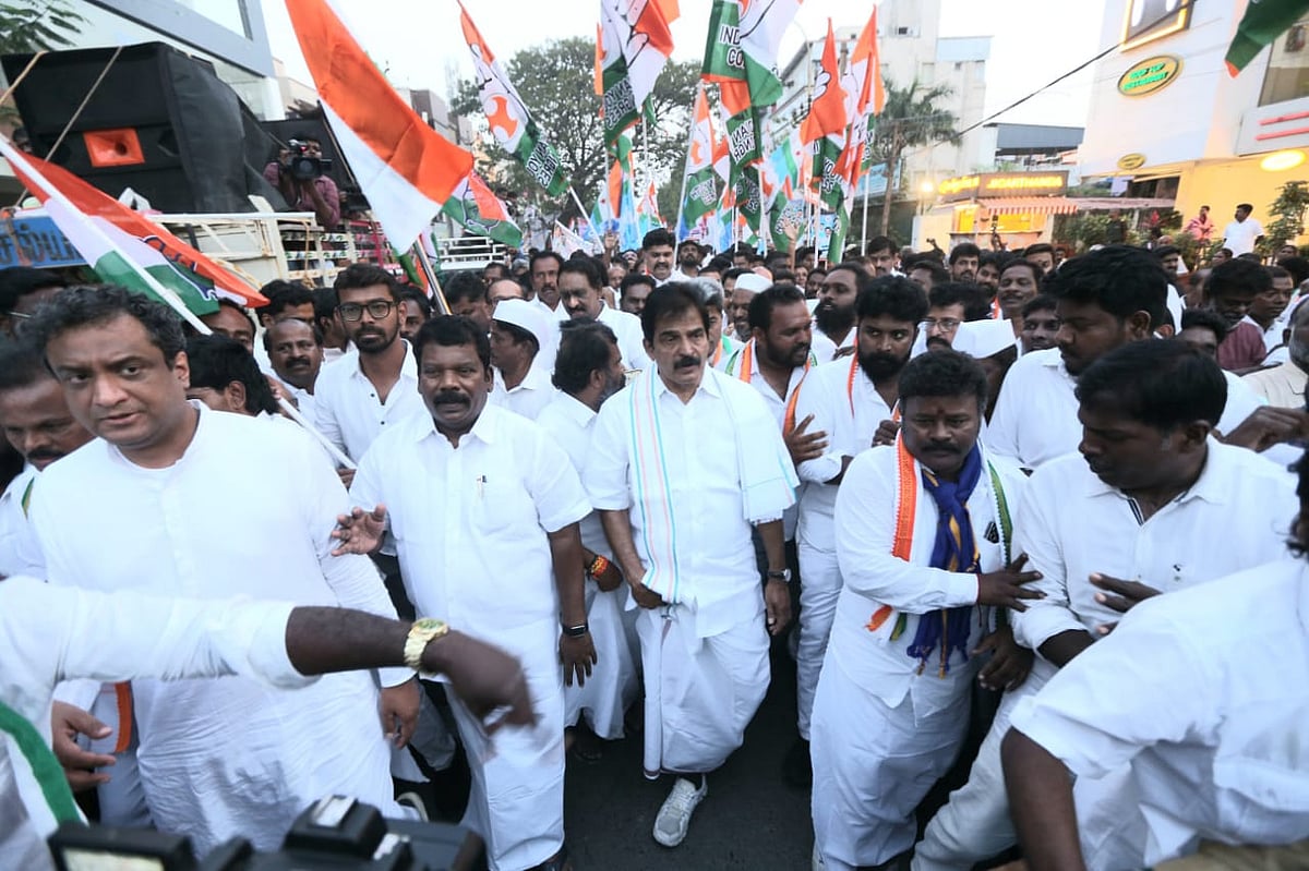 அகில காங்கிரஸ் பொதுச்செயலாளர் வேணுகோபால் 