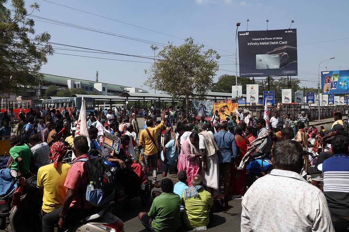 சென்னை:-உதவித்தொகையை-உயர்த்தி-வழங்க-கோரி-மாற்றுத்திறனாளிகள்-தொடர்-போராட்டம்!-|-Spot-Photos