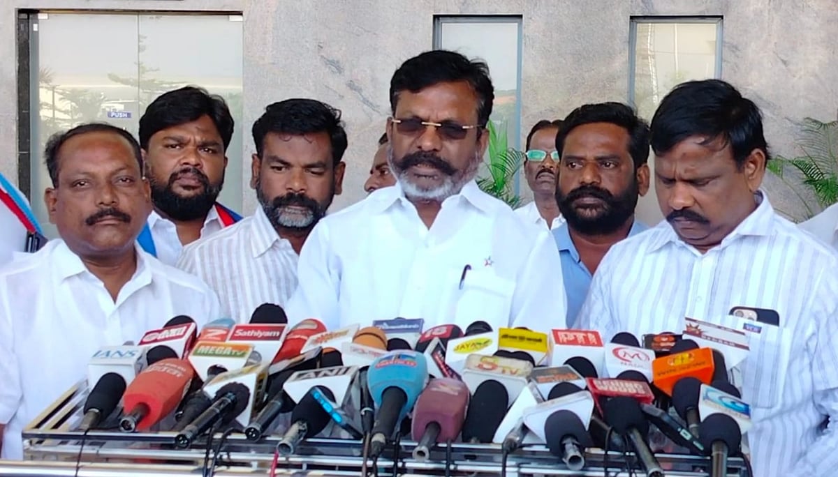 நெருக்கும் திமுக... சட்டமன்றத் தேர்தல் போட்டியிலிருந்து பின்வாங்குகிறாரா திருமாவளவன்?