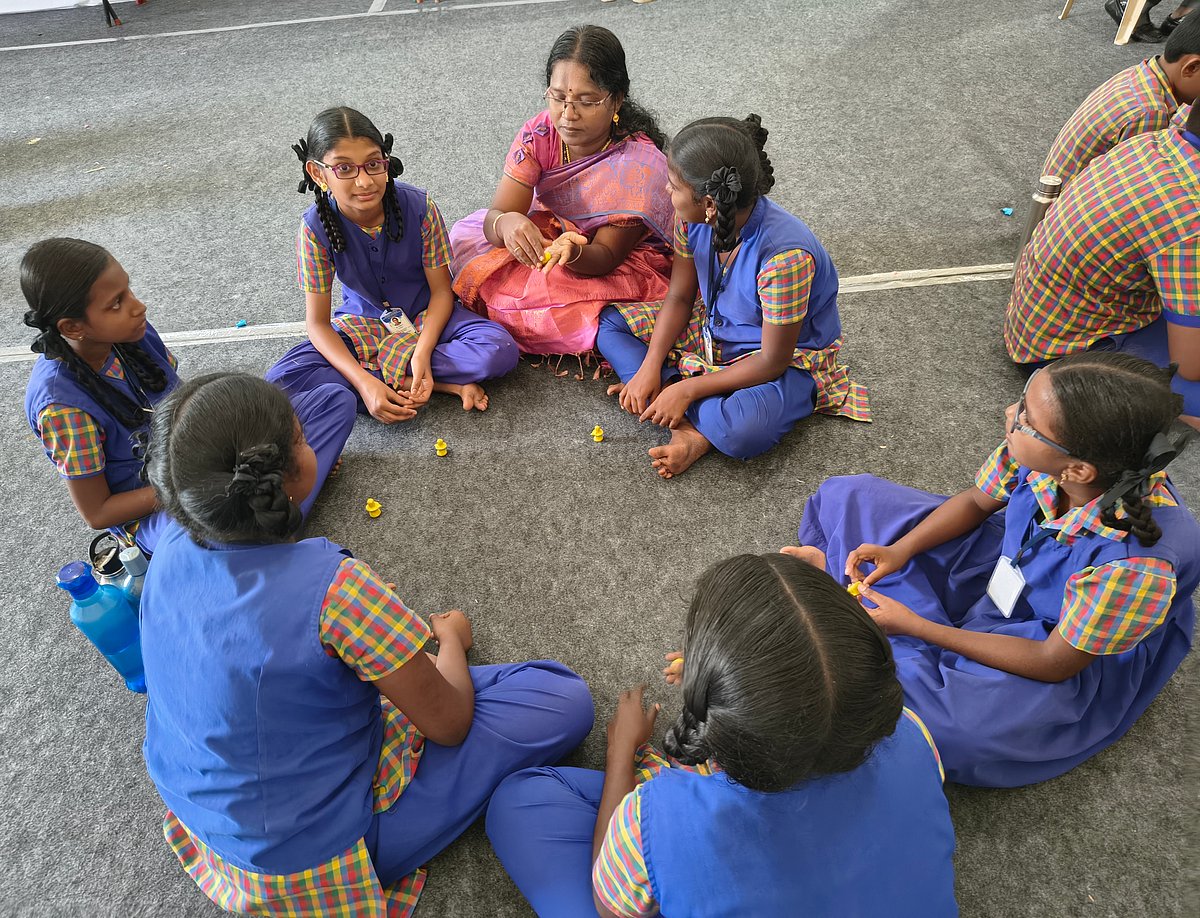 நெல்லை பொருநை புத்தகத் திருவிழா: மாற்றுத்திறன் மாணவர்களின் கலை,கைவினை பொருட்கள் கண்காட்சி,ஓவியங்கள்!