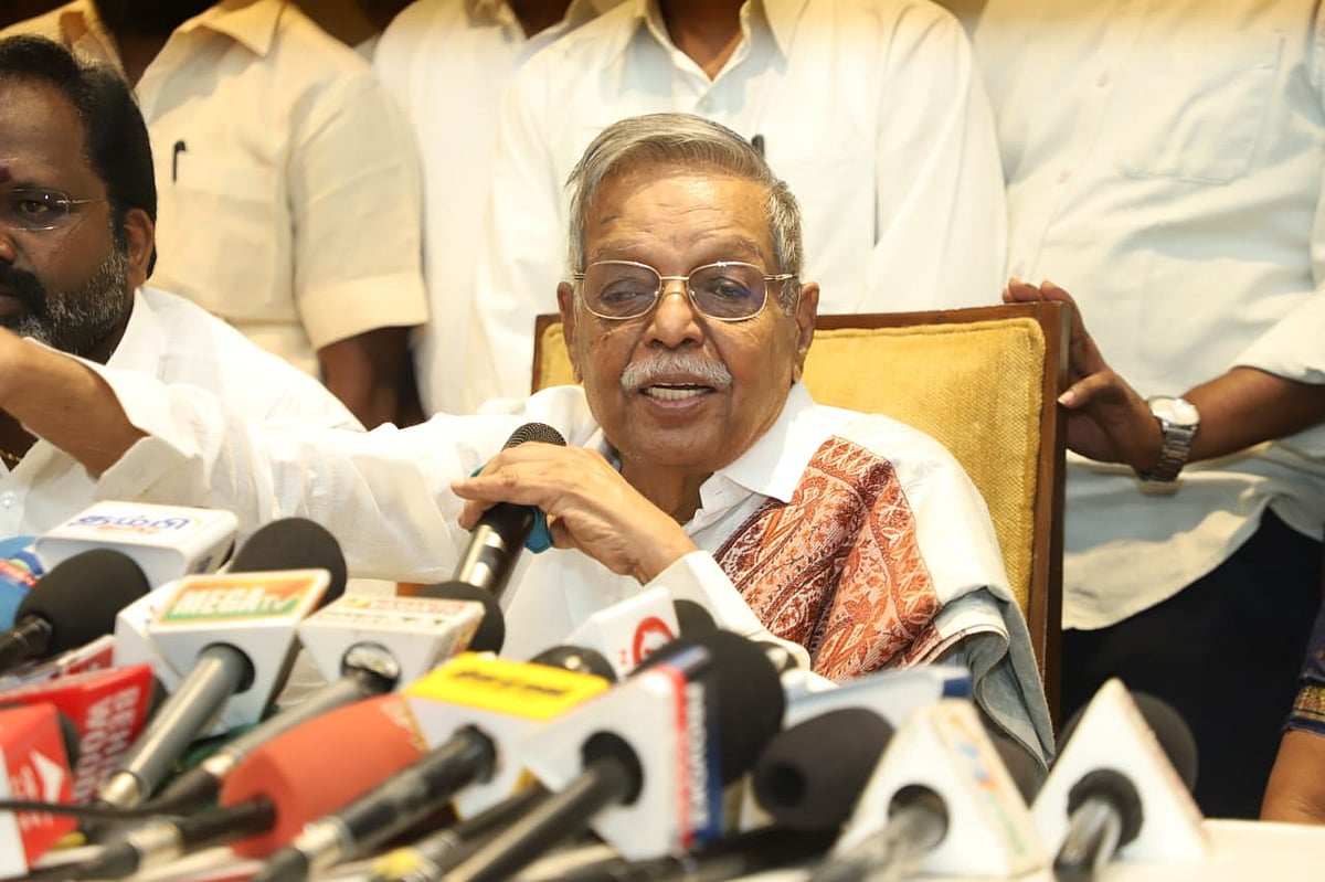 ஹோட்டல்ல கட்சி; மண்டபத்துல `பிரமாண்ட மாநாடு! - பண்ருட்டியாரின்  கிச்சு கிச்சு