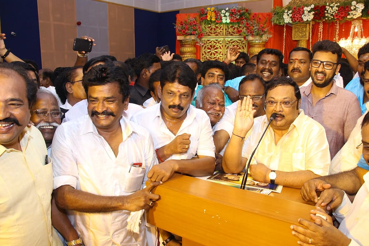 முதல்வர் ஸ்டாலின் பத்திரிகை வாசிக்க, ஆமோதித்த அழகிரி; கலைஞர் குடும்பத்தில் களைகட்டிய விசேஷம்!