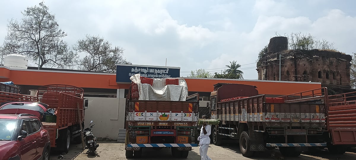 தஞ்சை:-காமராசர்-மார்கெட்டில்-மூடிக்-கிடக்கும்-கழிவறைகள்---சிரமத்தில்-வியாபாரிகள்!