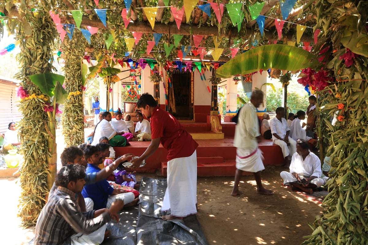 நீலகிரி:-பாரம்பரிய-முறைப்படி-விமர்சையாக-நடந்த-பொக்காபுர-மாரியம்மன்-கோயில்-திருவிழா!