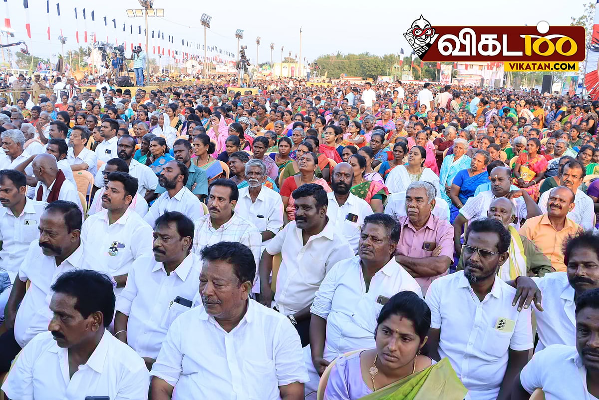 புது கட்சி தொடக்க விழாவில் பங்கேற்ற சசிகலா ஆதரவாளர்கள்