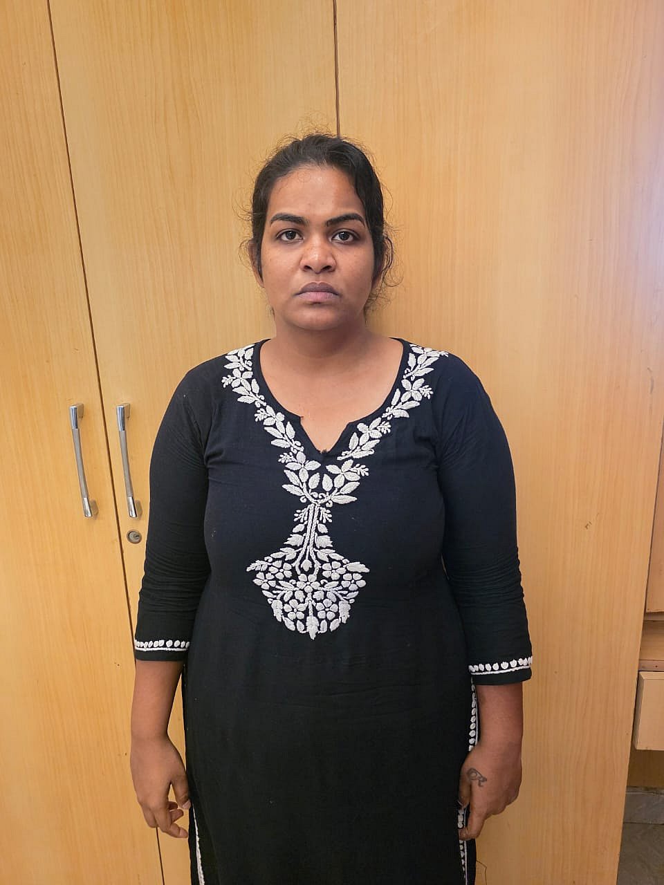 சென்னை: ஹனிட்ராப்பில் சிக்கிய தாசில்தார் - மனைவி, தோழியுடன் கைதான பிரபல ரௌடியின் பின்னணி!