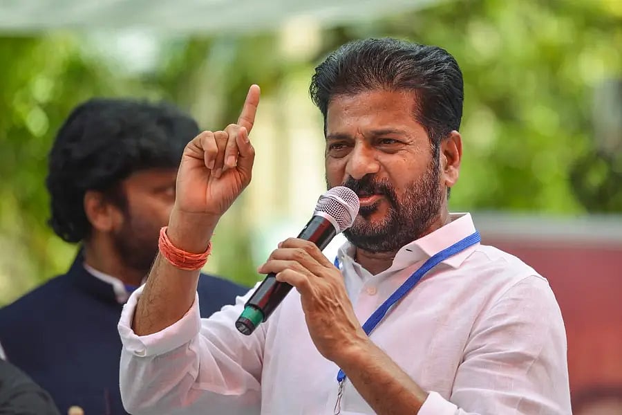 நீ போ மோனே விஜயா ... டேஷ் மோனே ரேவந்தா - பினராயி விஜயன் Vs ரேவந்த் ரெட்டி; முதல்வர்கள் மோதல்!