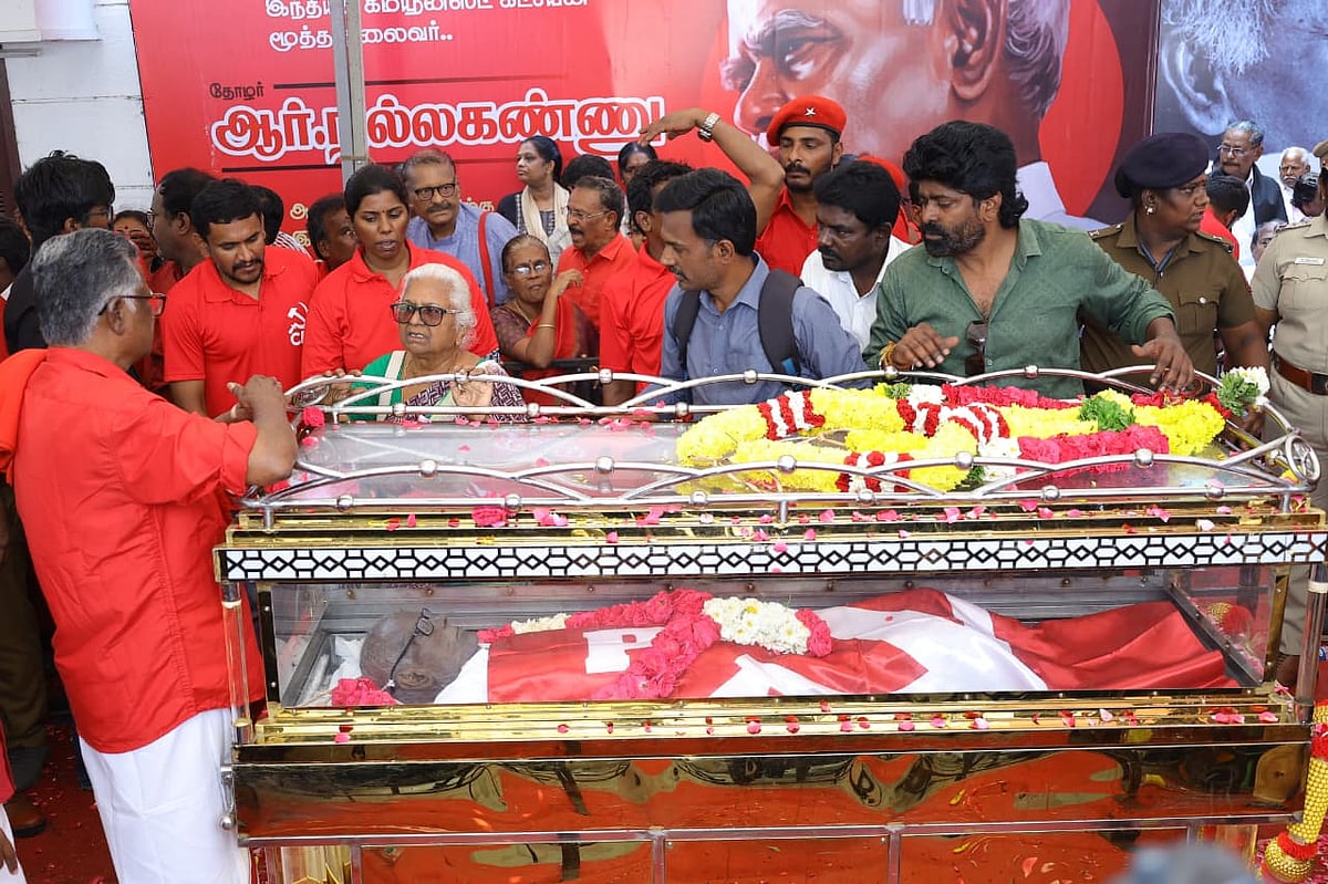 `தோழருக்கு-செவ்வணக்கம்---வைகோ,-ரஜினி,-சீமான்,-பிரேமலதா-உள்ளிட்டோர்-நல்லகண்ணு-உடலுக்