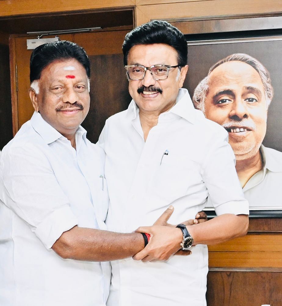 அறிவாலயத்துல கால் வச்ச உடனே பொள பொளன்னு கண்ணீர்..! - தவிக்கும் ஓ.பி.எஸ் ஆதரவாளர்கள்!
