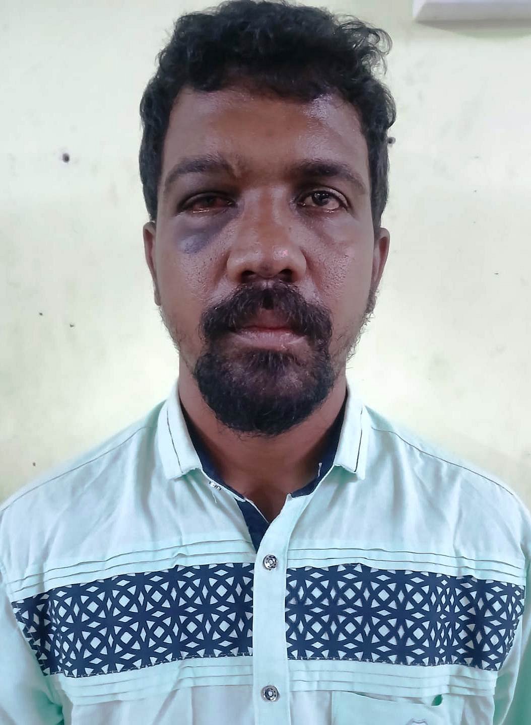 ஓடும் பேருந்தில் பாலியல் தொல்லை - துணிச்சலுடன் போராடி போலீஸிடம் இளைஞரைப் பிடித்து கொடுத்த மாணவி