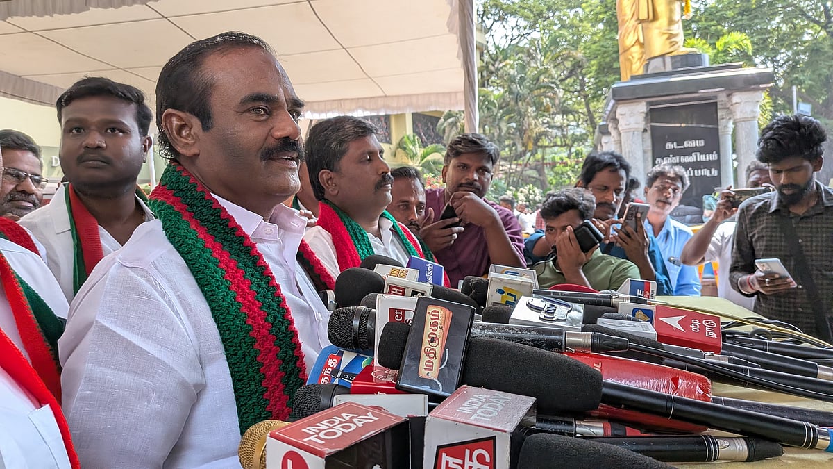 ஆம்லெட்டும் வடையும் சாப்பிடாத ஒரே கட்சி - தனியரசுவின் வினோத பெருமிதம்!
