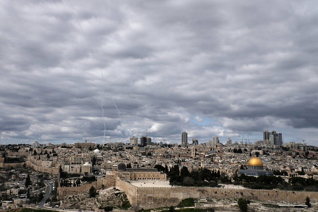 இதற்கு-பதில்-கிடைக்காமல்-போகாது---ஈரான்-பெண்கள்-பள்ளியில்-ஏவுகணை-தாக்குதல்;-85-பேர்&zwnj;-&#